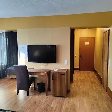 מלון Restaurant Seurahovi 3*